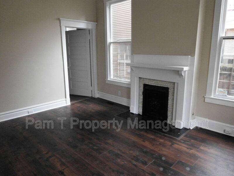 House for rent at 512 E Waldburg Lane, Savannah, GA 31401