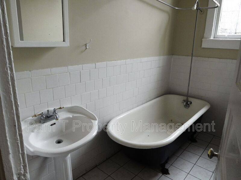 House for rent at 512 E Waldburg Lane, Savannah, GA 31401