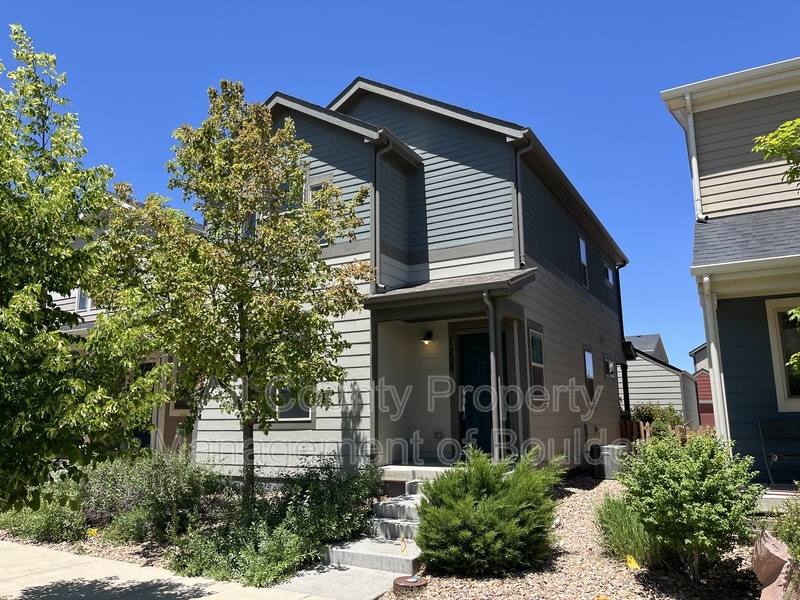House for rent at 1208 Hummingbird Circle, Longmont, CO 80501