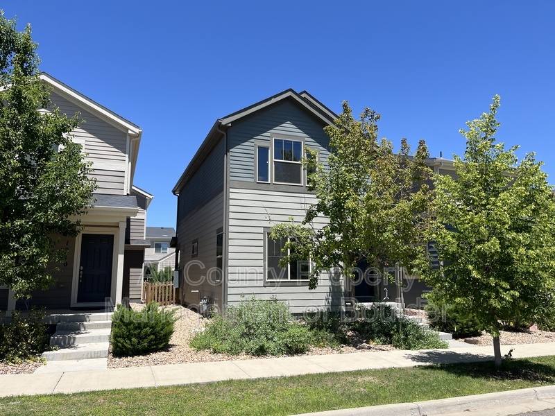House for rent at 1208 Hummingbird Circle, Longmont, CO 80501