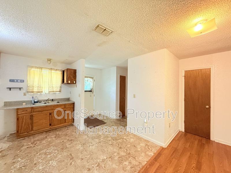 Apartment for rent at 915 W Clark St #F, Quincy, FL 32351