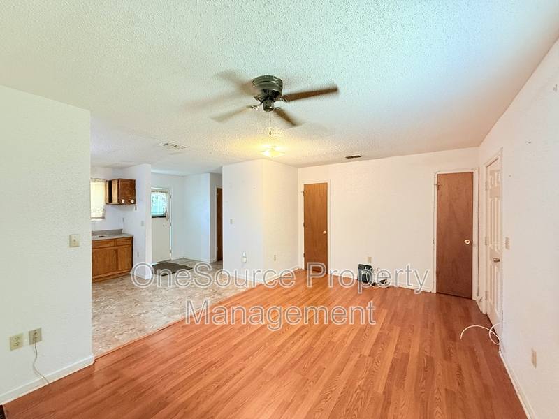 Apartment for rent at 915 W Clark St #F, Quincy, FL 32351