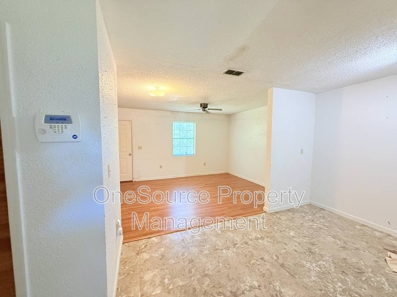 Apartment for rent at 915 W Clark St #F, Quincy, FL 32351