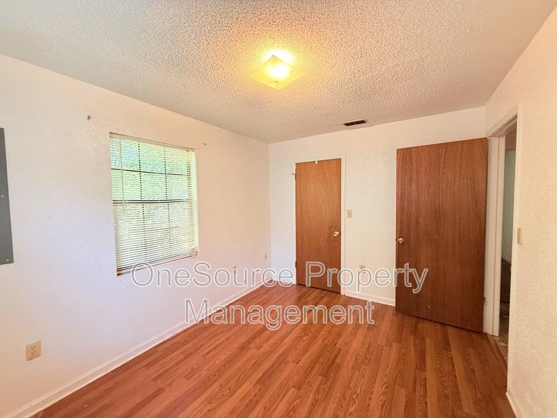 Apartment for rent at 915 W Clark St #F, Quincy, FL 32351
