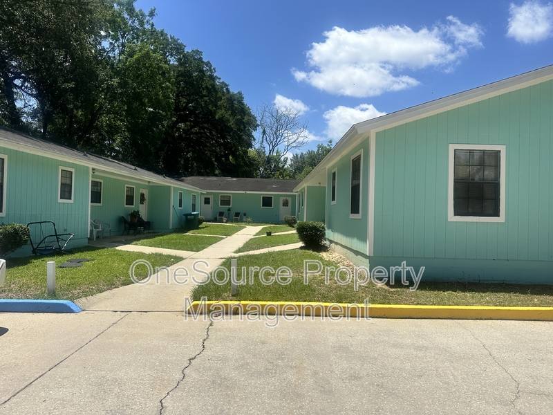 Apartment for rent at 915 W Clark St #F, Quincy, FL 32351