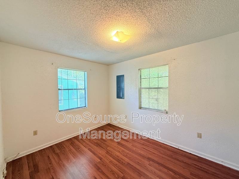 Apartment for rent at 915 W Clark St #F, Quincy, FL 32351