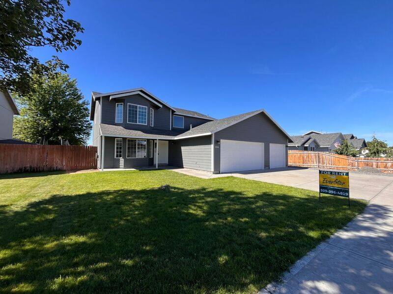 House for rent at 8216 Quatsino Dr, Pasco, WA 99301