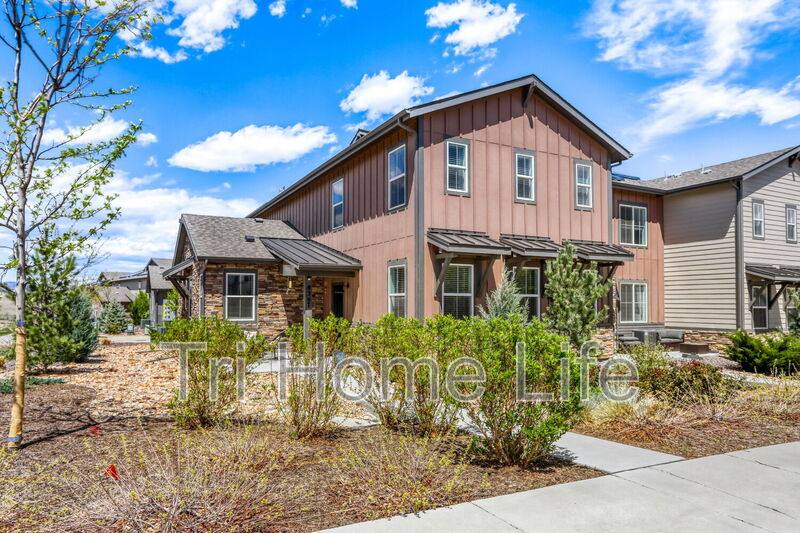Townhouse for rent at 8397 Mount Ouray Rd, Littleton, CO 80125