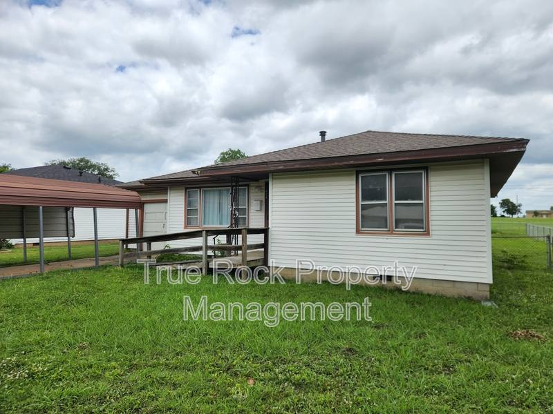 House for rent at 424 W 1st St, Ada, OK 74820