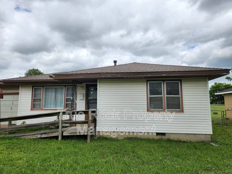 House for rent at 424 W 1st St, Ada, OK 74820