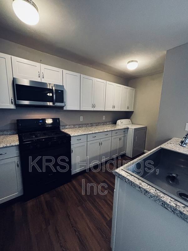 Townhouse for rent at 817 Pleasant St, Henrico, VA 23075