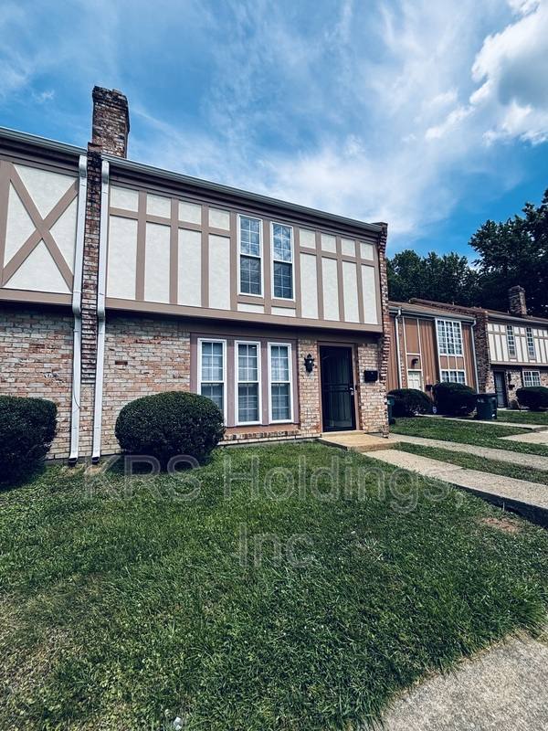Townhouse for rent at 817 Pleasant St, Henrico, VA 23075