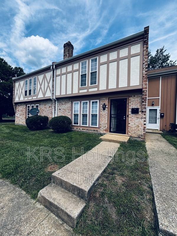 Townhouse for rent at 817 Pleasant St, Henrico, VA 23075
