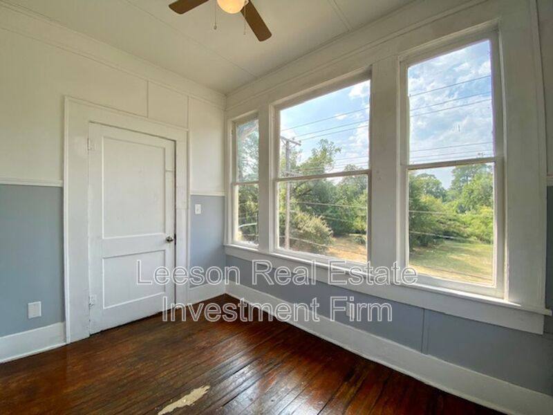 Apartment for rent at 314 1 2 Kings Highway, Shreveport, LA 71104