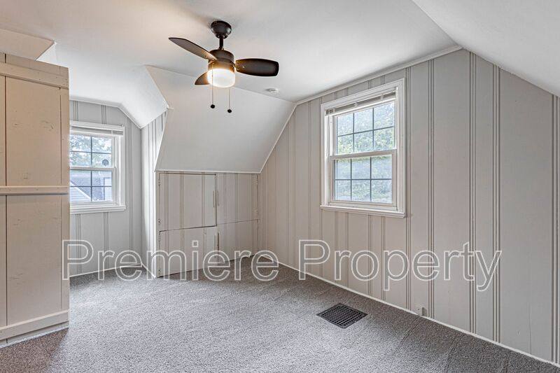 House for rent at 7826 Summit St, Kansas City, MO 64114