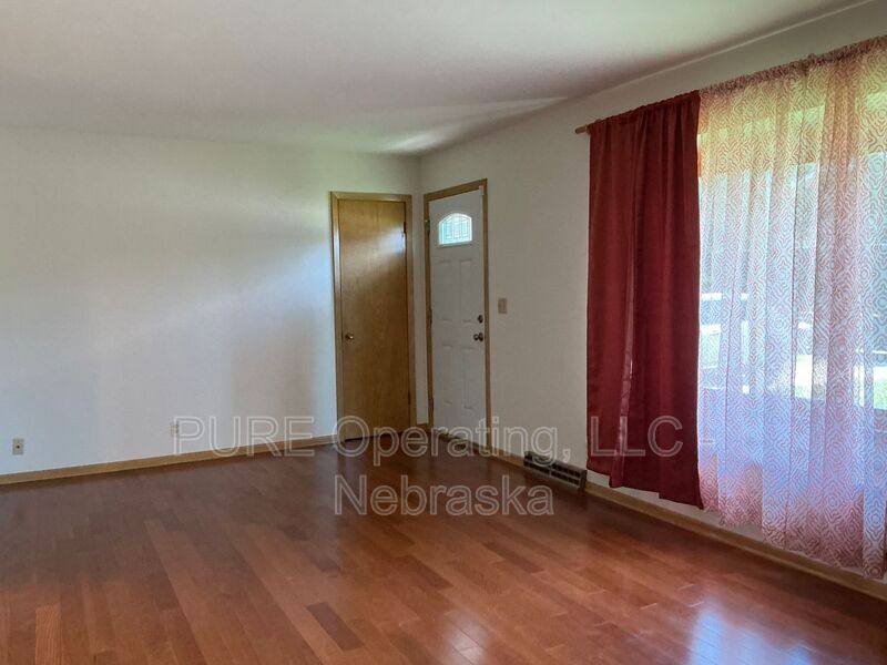 House for rent at 7602 Parker St, Omaha, NE 68114