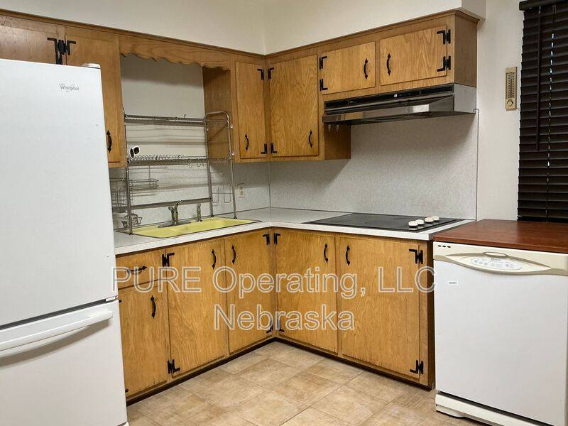 House for rent at 7602 Parker St, Omaha, NE 68114