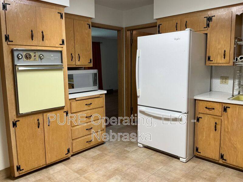 House for rent at 7602 Parker St, Omaha, NE 68114