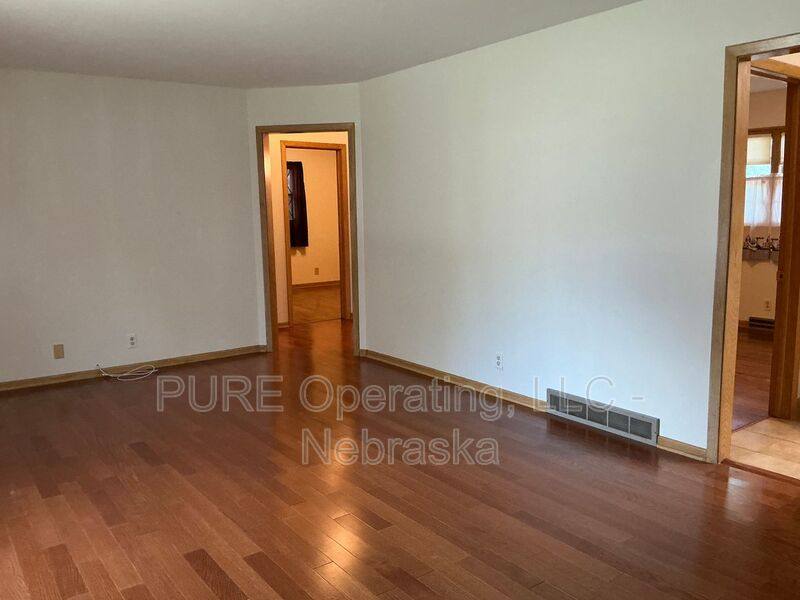 House for rent at 7602 Parker St, Omaha, NE 68114