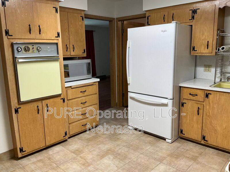 House for rent at 7602 Parker St, Omaha, NE 68114