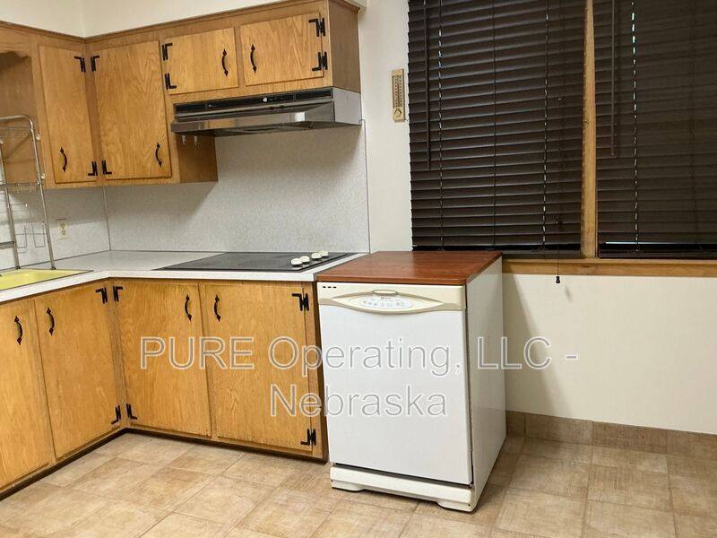 House for rent at 7602 Parker St, Omaha, NE 68114