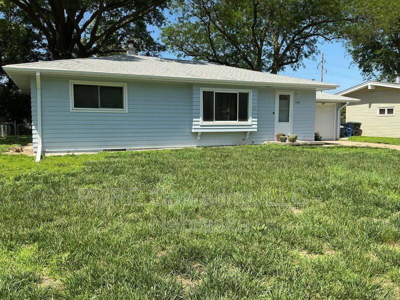 House for rent at 7602 Parker St, Omaha, NE 68114