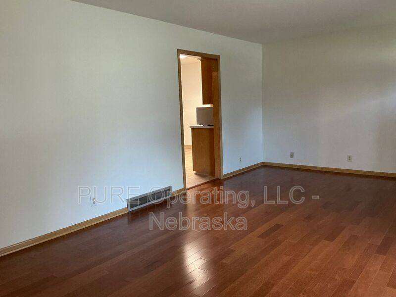 House for rent at 7602 Parker St, Omaha, NE 68114