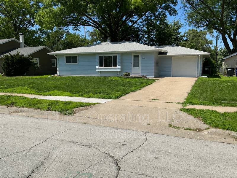House for rent at 7602 Parker St, Omaha, NE 68114