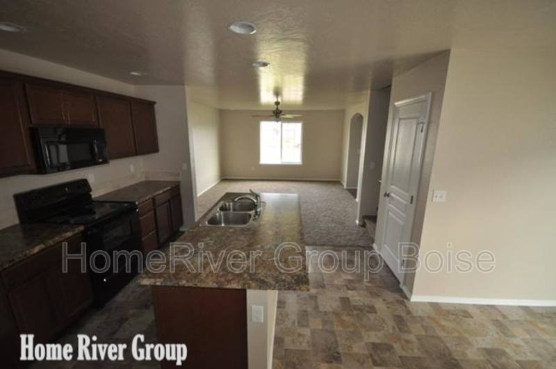 House for rent at 4265 S Overhill Way, Meridian, ID 83642
