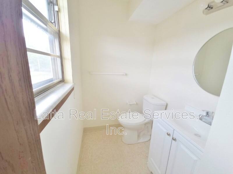 Apartment for rent at 12502 E 40th St S #C, Independence, MO 64055
