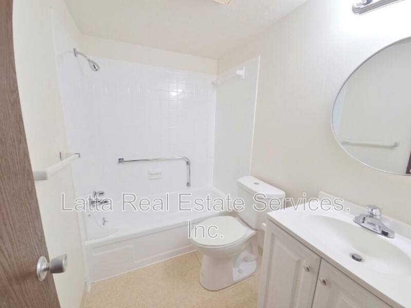 Apartment for rent at 12502 E 40th St S #C, Independence, MO 64055