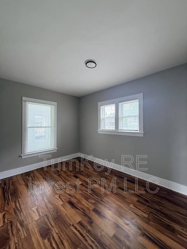 Apartment for rent at 705 N Ave, Aurora, IL 60505
