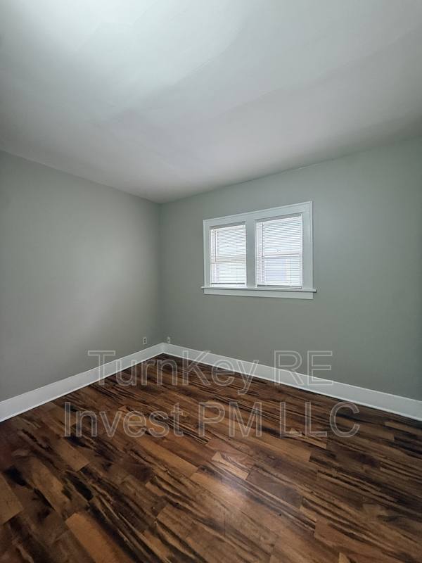 Apartment for rent at 705 N Ave, Aurora, IL 60505