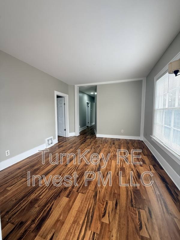 Apartment for rent at 705 N Ave, Aurora, IL 60505