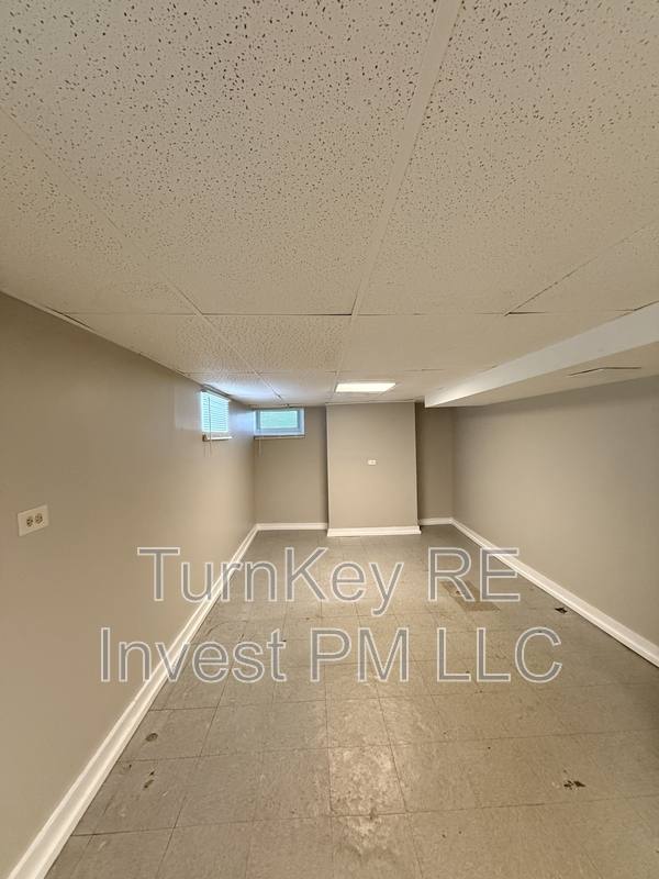 Apartment for rent at 705 N Ave, Aurora, IL 60505
