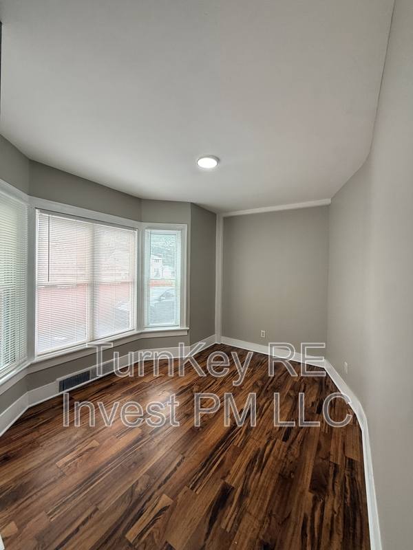 Apartment for rent at 705 N Ave, Aurora, IL 60505