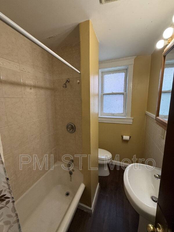 Apartment for rent at 3931-3933 Oregon Ave, Saint Louis, MO 63118