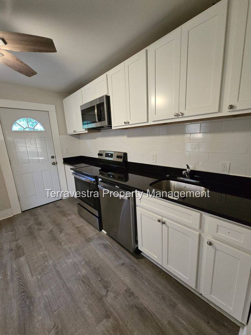 Apartment for rent at 321-323 S 5th St, Millville, NJ 08332