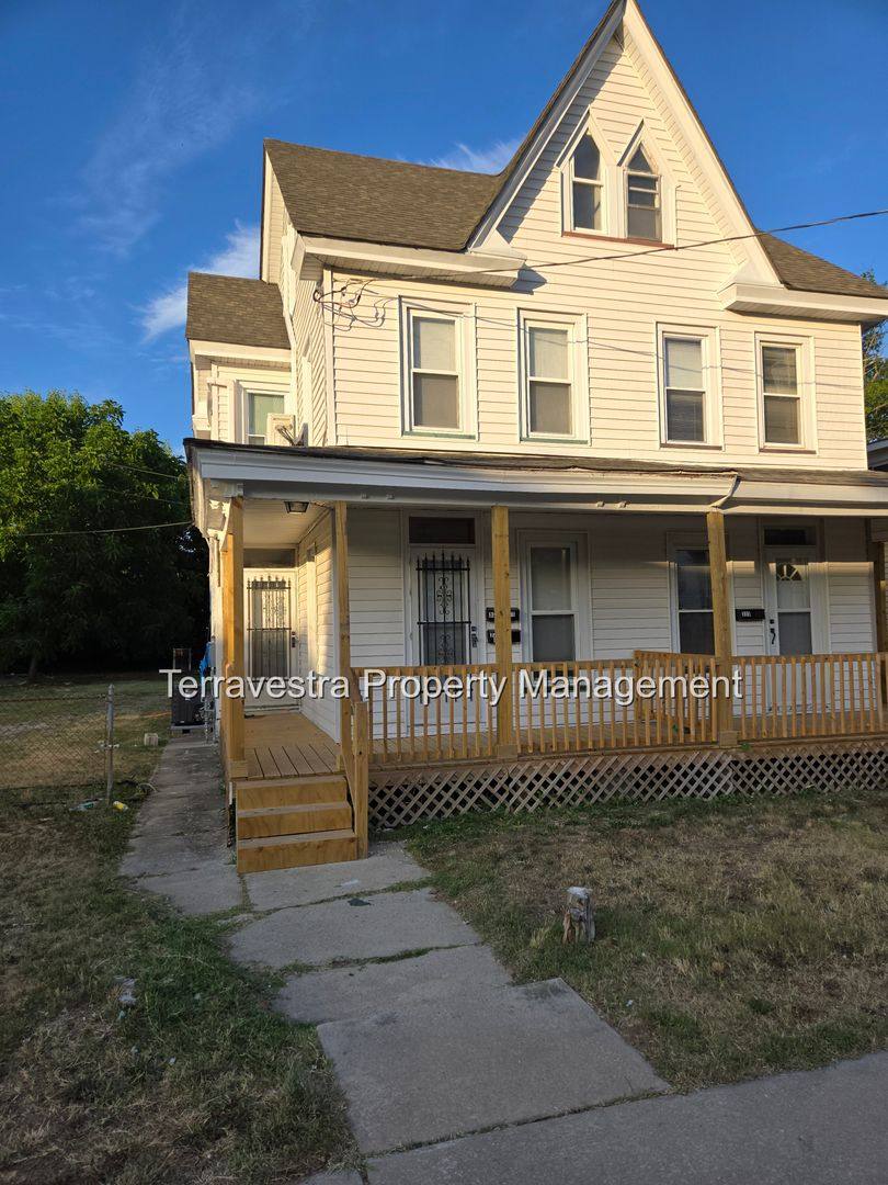 Apartment for rent at 321-323 S 5th St, Millville, NJ 08332