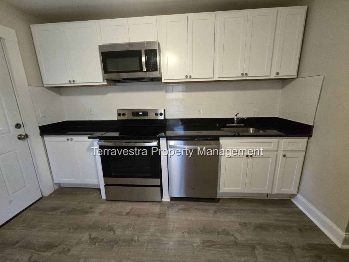 Apartment for rent at 321-323 S 5th St, Millville, NJ 08332