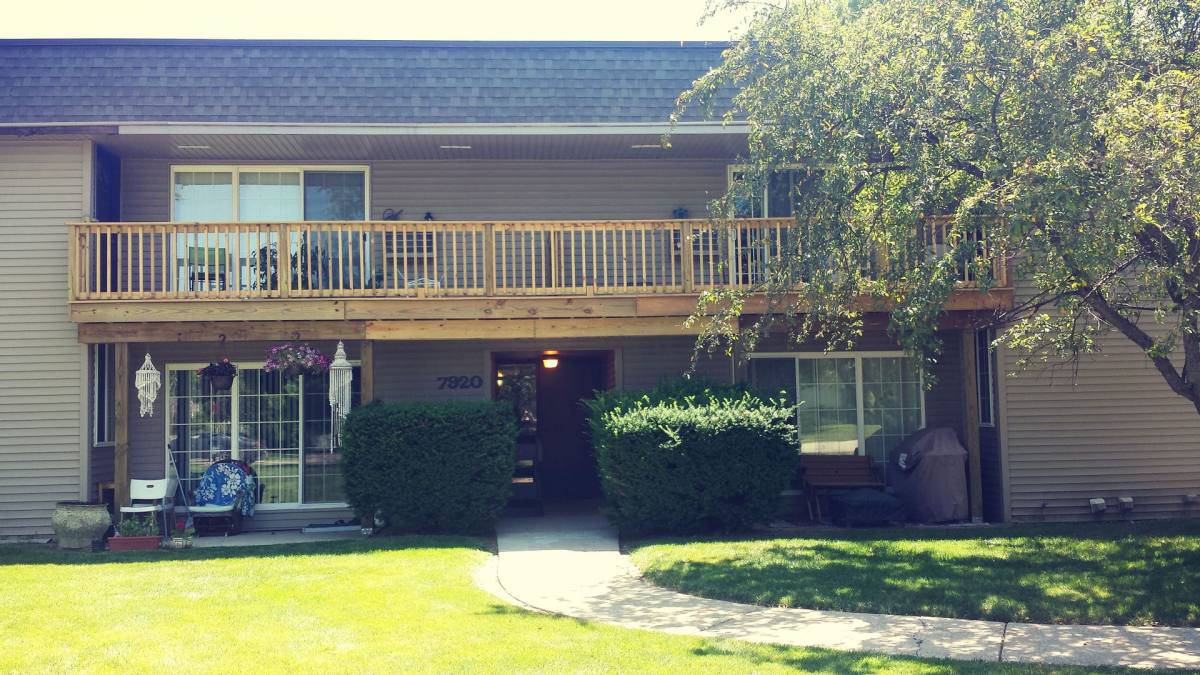 Apartment for rent at 7926 S Wildwood Dr, Oak Creek, WI 53154