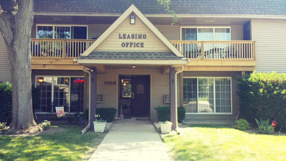 Apartment for rent at 7926 S Wildwood Dr, Oak Creek, WI 53154
