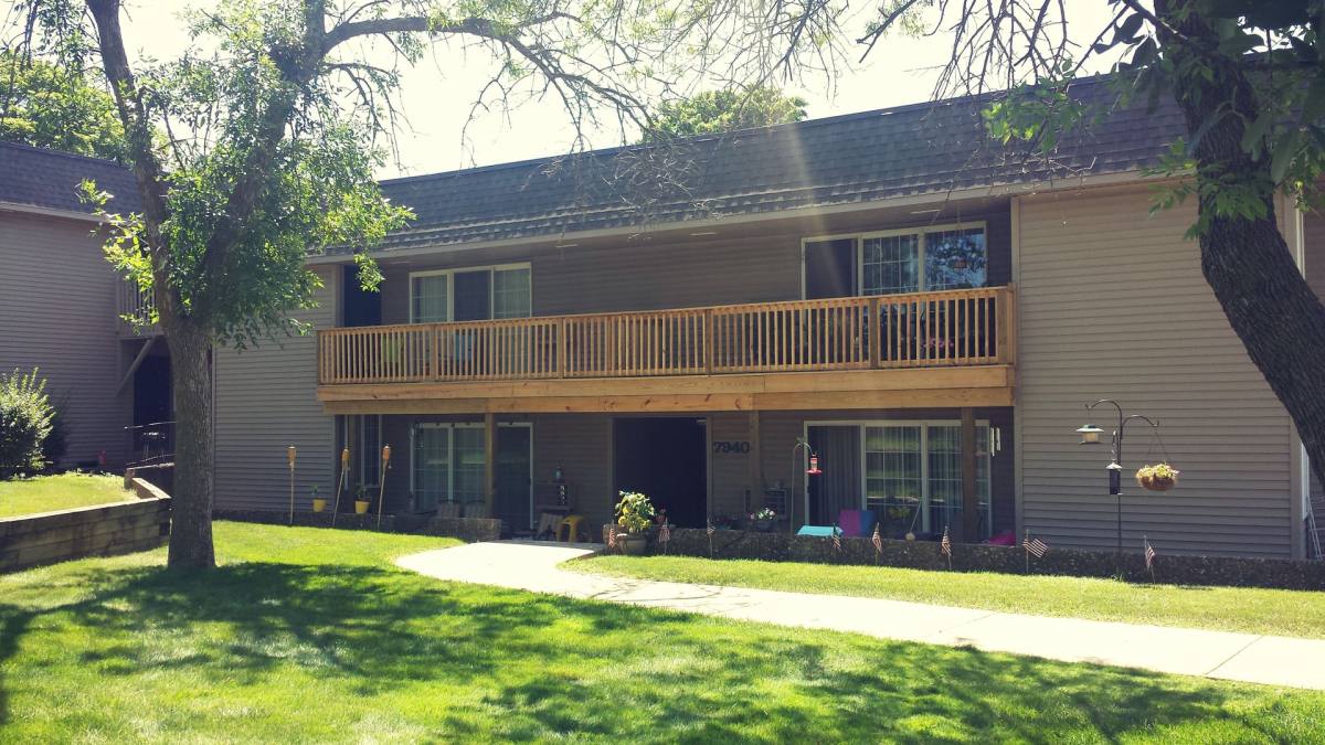 Apartment for rent at 7926 S Wildwood Dr, Oak Creek, WI 53154