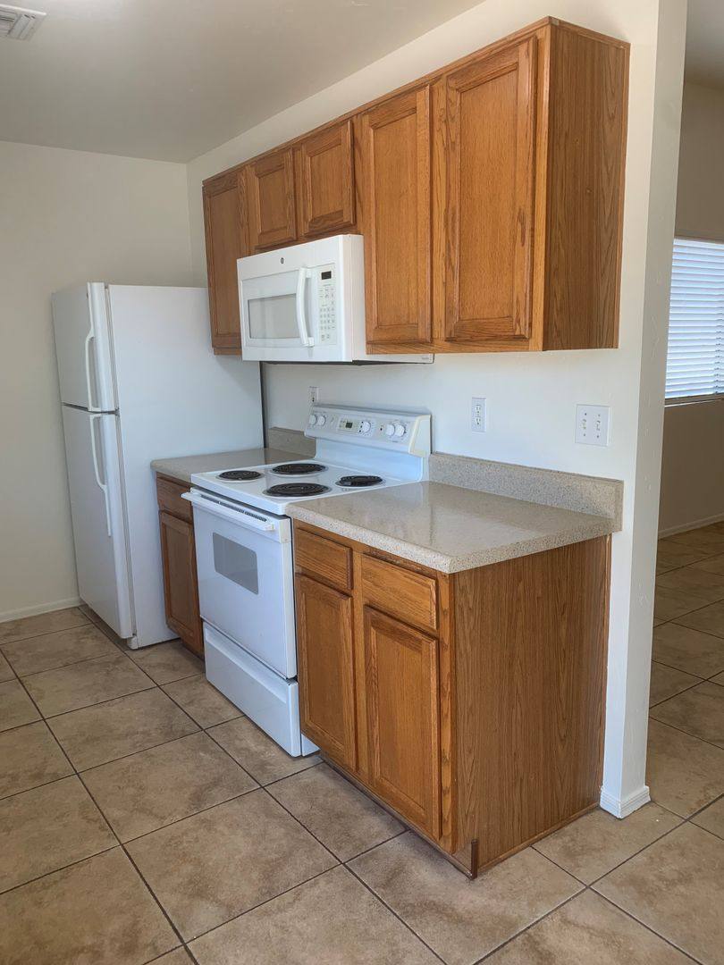 Townhouse for rent at 9115 E Esperanza Dr, Tucson, AZ 85715