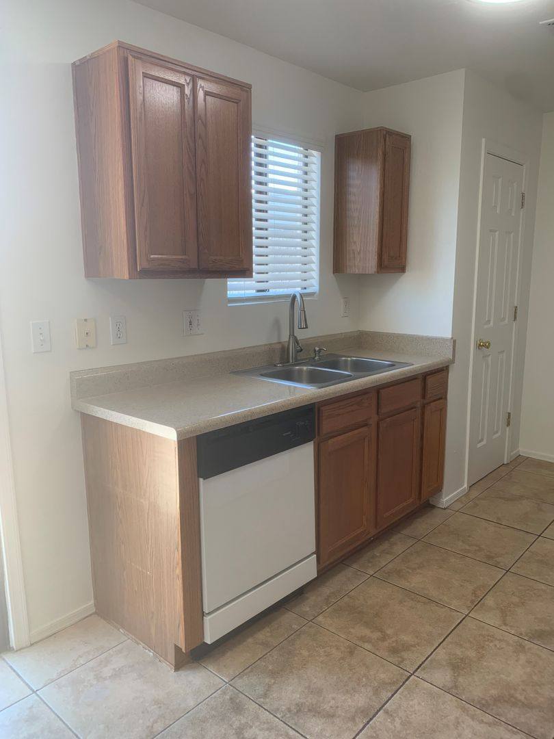Townhouse for rent at 9115 E Esperanza Dr, Tucson, AZ 85715