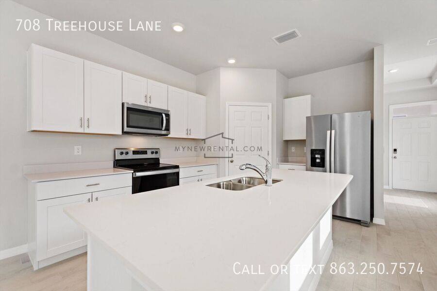 House for rent at 708 Treehouse Lane, Labelle, FL 33935