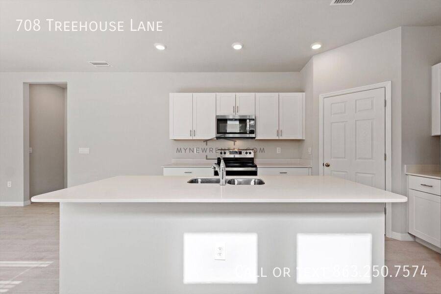 House for rent at 708 Treehouse Lane, Labelle, FL 33935