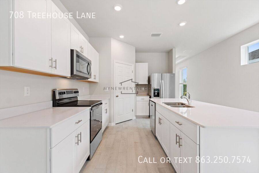 House for rent at 708 Treehouse Lane, Labelle, FL 33935