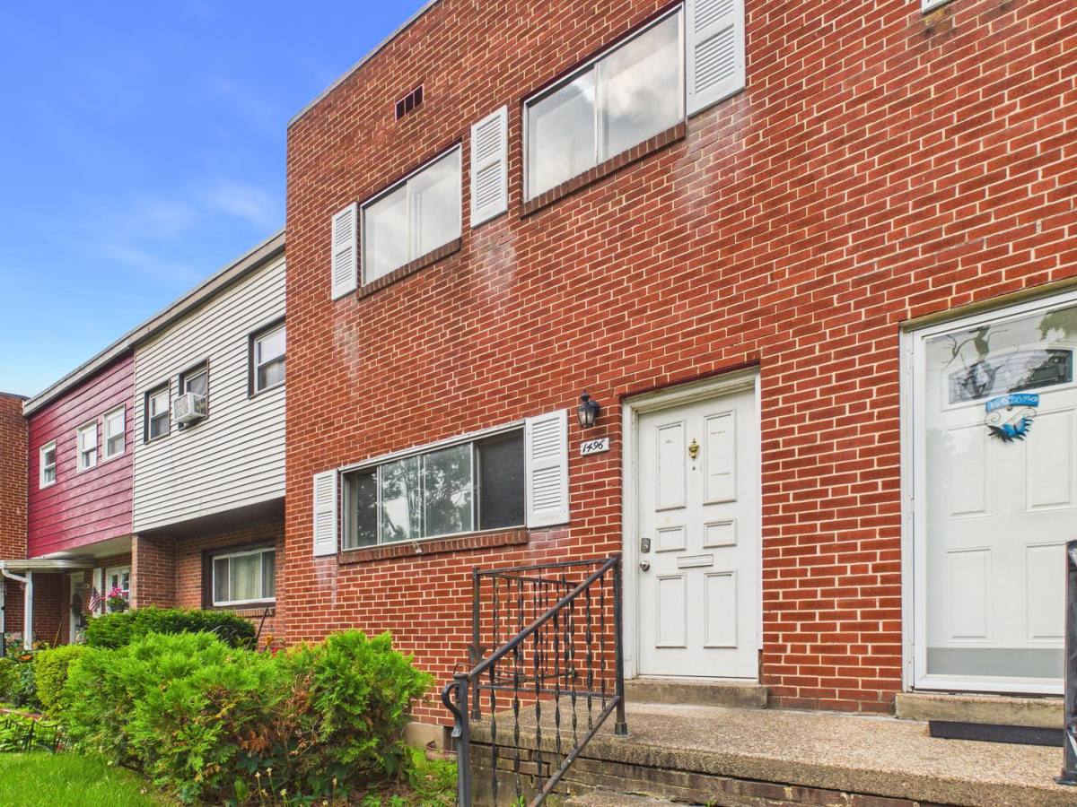 House for rent at 1496 S 13th St, Harrisburg, PA 17104