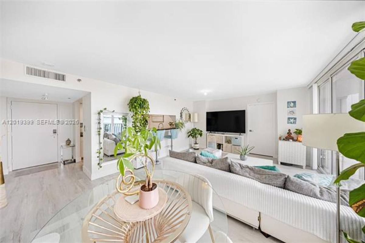 Apartment for rent at 7601 E Treasure Dr, Miami Beach, FL 33141